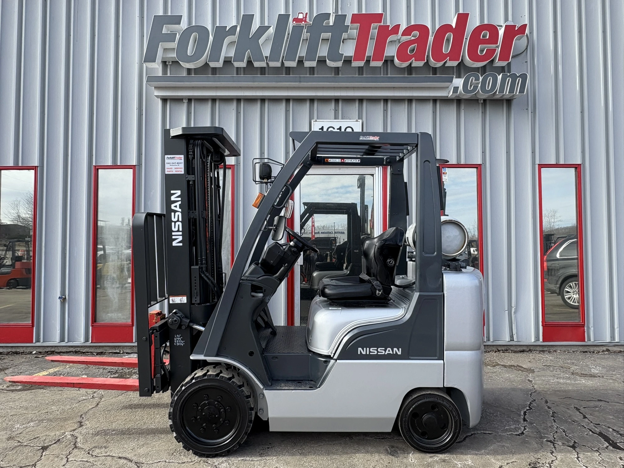 USED 2005 NISSAN MCP1F2A25LV