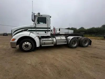 USED 2011 PETERBILT 384
