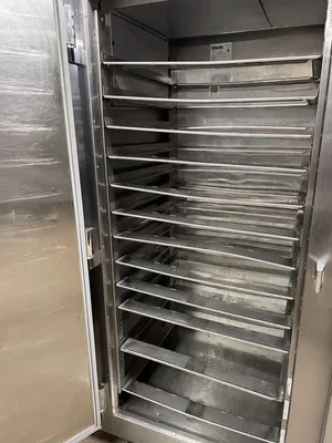 182-0086 Traulsen RE232E-ZCF02 2 Door Even-Thaw Self Contained Cooler