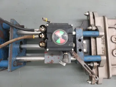 Trueline TL 18"-150 knife gate valve with pneumatic actuator  V-Port