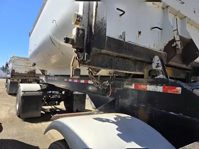 USED 2013 PETERBILT 384