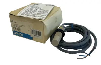 NEW OMRON E2K-X8ME1 CAPACITIVE PROXIITY SWITCH 12-24 VDC E2KX8ME1