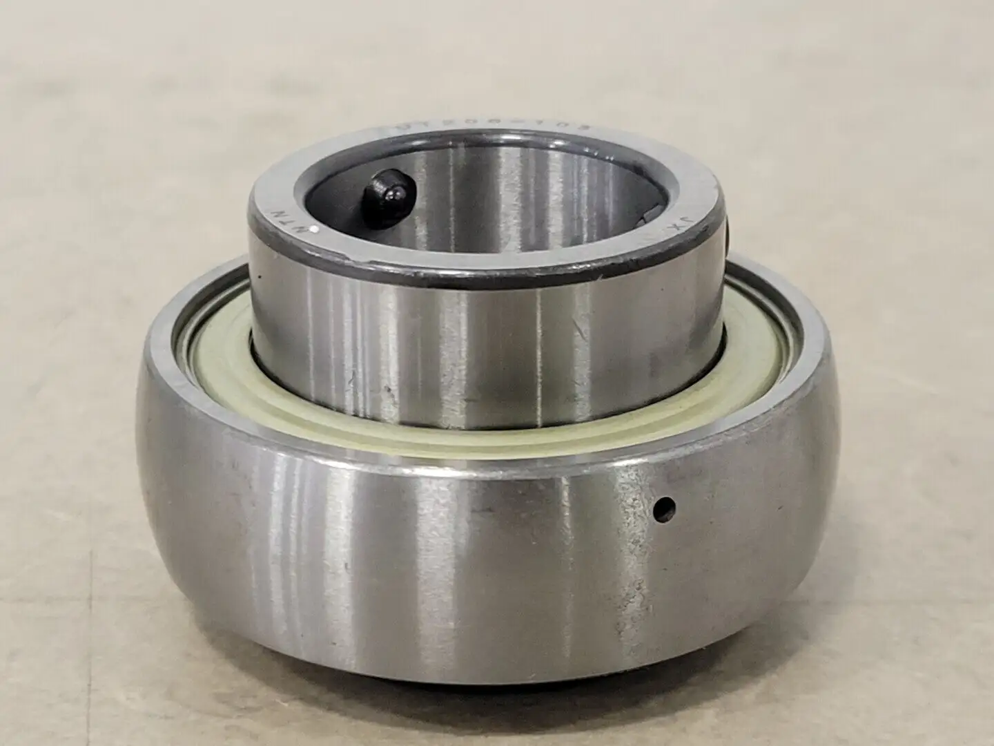 NEW NTN UC206-103D1