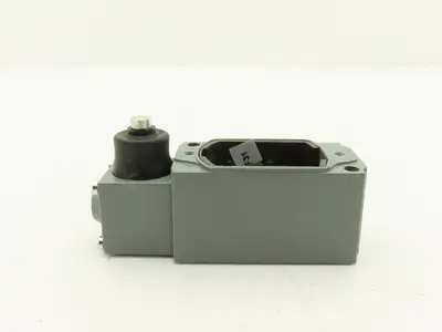 Allen Bradley 802T-C Oiltight Limit Switch Enclosure Push Rod Type Operator Head