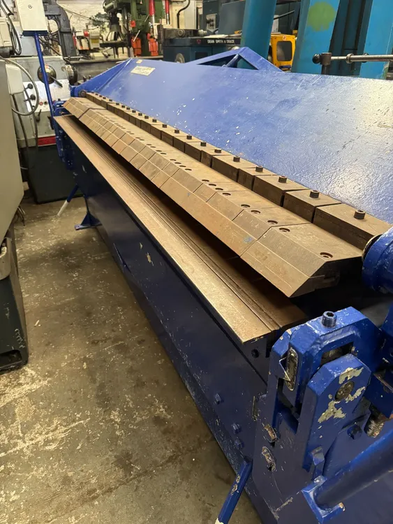 Used EDWARDS 600 Folder Apron Laser Cutters GB | Bowland Trading Ltd #1460695