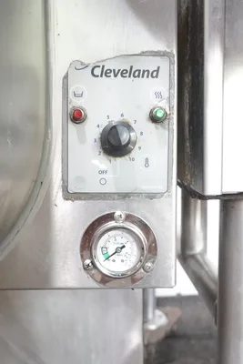 CLEVELAND 80 GALLON NATURAL GAS STEAM JACKETED KETTLE MODEL KGL-80-T