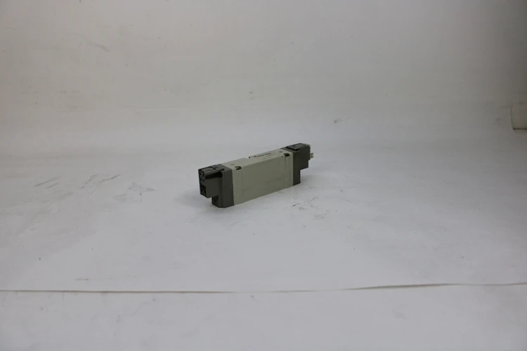 Used SMC SY9240-5LOZD Solenoid Valves | Industrial Parts R Us Inc. #360694