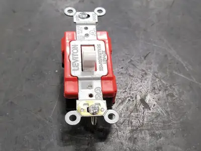 NEW LEVITON M1221-W