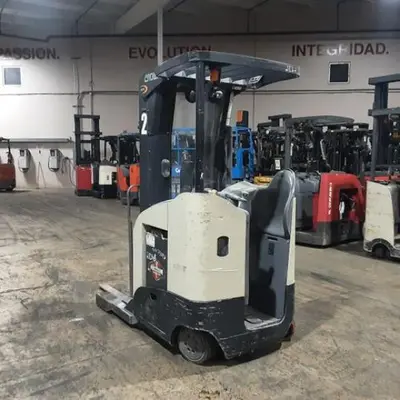 USED 2016 CROWN RR5725-45