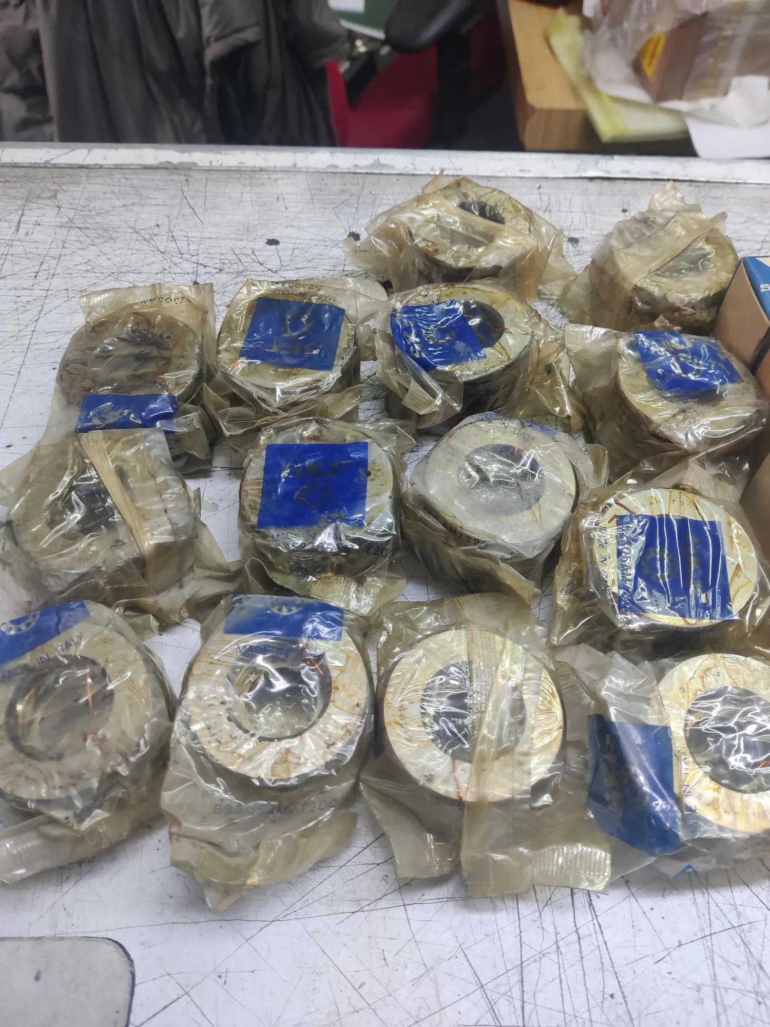NEW S.K.F 52305  Double direction thrust ball bearing