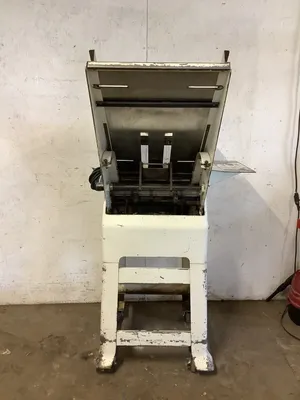 152-0546 Oliver 797 Bread Slicer