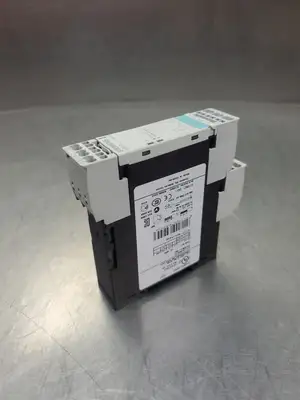 USED Siemens 3UG4512-2BR20 SIRIUS Relay, 160-690V