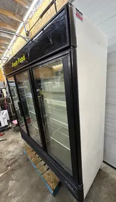 True GDM-72 3 door glass commercial Refrigerated  Merchandiser Refurbished