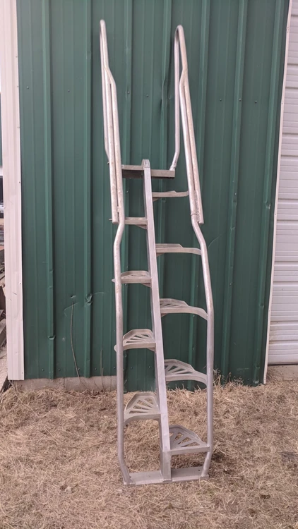Used _UNKNOWN_ _UNKNOWN_ Ladders Minnesota US | A&I Equipment #1317560