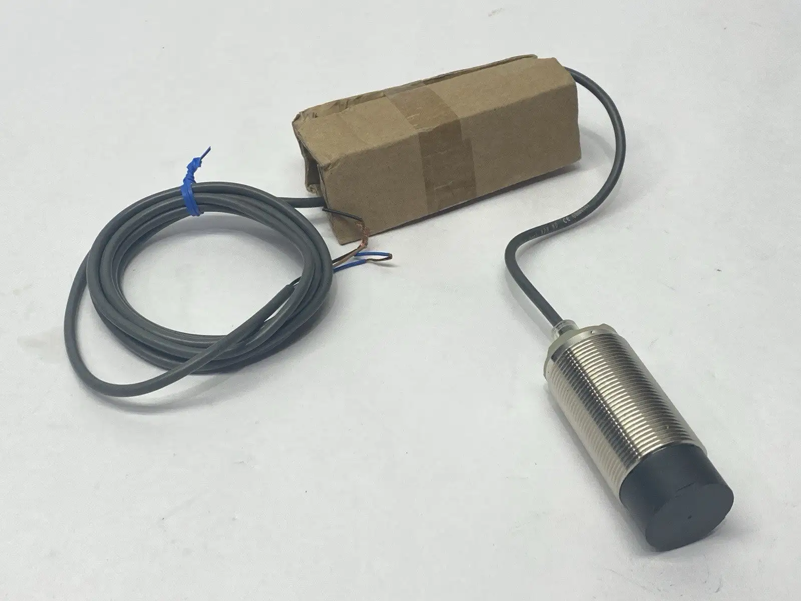 E2B-M30LN30-WZ-C1 | Omron  Inductive Proximity Sensor 2m - New Other