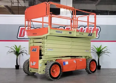 USED 2017 JLG 4069LE