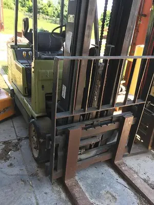 USED CLARK GCX30 5,000 LB PROPANE FORK-LIFT