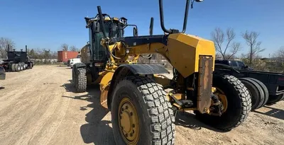 USED 2011 CATERPILLAR 140m2 AWD