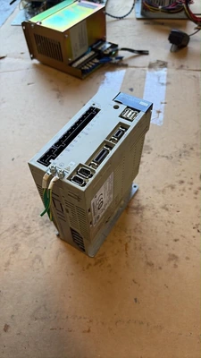 USED YASKAWA SGDS-05A12A