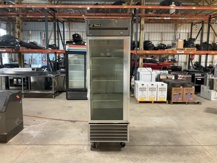 Used TRUE MFG. T-23G ONE SECTION GLASS DOOR REACH-IN REFRIGERATOR Display Refrigerators Michigan US | Miedema Asset Management Group #1580092
