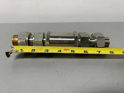 USED SWAGELOK SS-16C-1 STAINLESS STEEL CHECK VALVE 1 PSI W/ 1" COMPRESSION FITTINGS