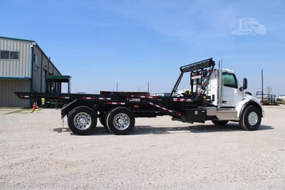 New | in-Stock 2027 PETERBILT 548 Rolloff Trucks Texas US | Roll Off Truck World #1492015