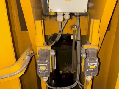 (4) 20 TON (160,000 LBS TOTAL) RAILWAY / NEUERO HEAVY DUTY MOBILE VERTICAL LIFT JACKS: YOBRO #24229