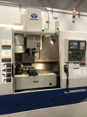 2004 DAEWOO DMV-3016D Vertical Machining Centers | Lion Machinery (2)