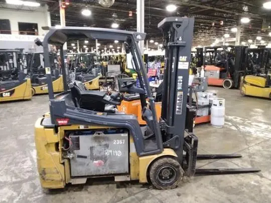 Used 2019 CATERPILLAR 2ET4000 3-Wheel Stand up Electric Counterbalance Forklifts | Russell Equipment #724052