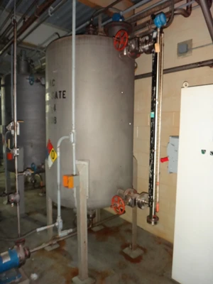 300 Gallon 304 Stainless Vertical Tank
