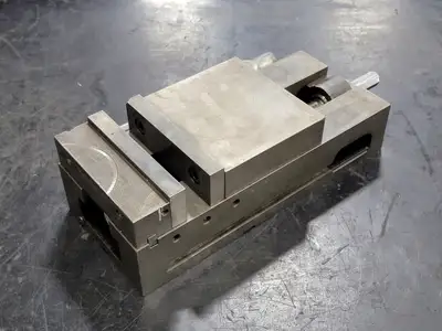Precision Machine Vise w/ Jaws and Handle