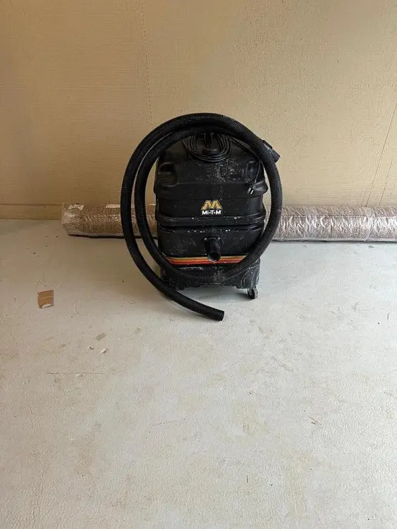 Used Mi-T-M _UNKNOWN_ Wet/Dry Vacuums California US | Van Aliso Enterprises Inc #716269