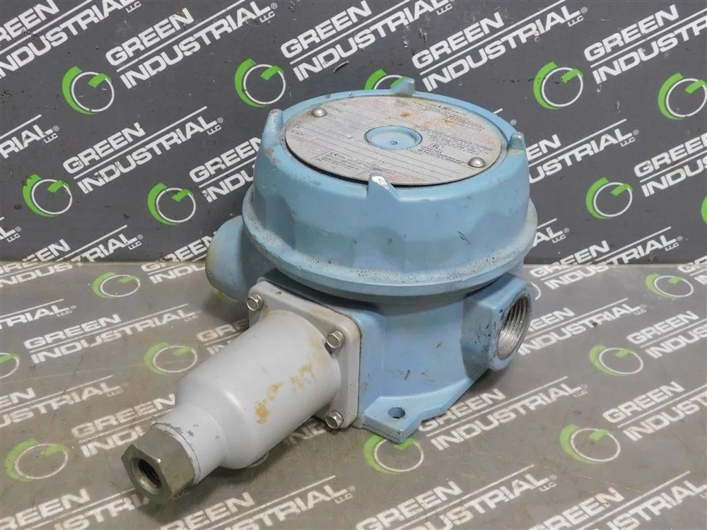 United Electric J120-270 95764 Pressure Switch 15A 480VAC 200 PSI MWP Used