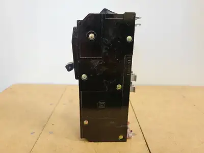 USED SQUARE D Q12100