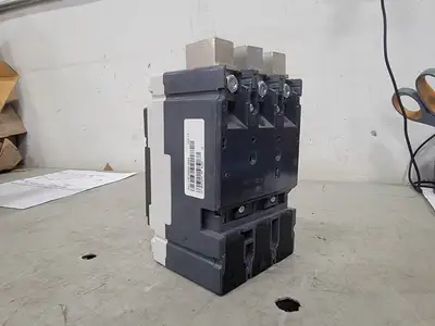 USED SIEMENS 3VL1110-1KM30-0AA0