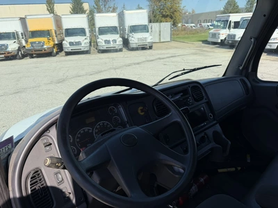 Used 2007 FREIGHTLINER BUSINESS CLASS M2 26' BOX TRUCK Box trucks Ohio US | Miedema Asset Management Group #1709387