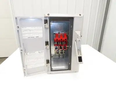 Eaton Cutler Hammer DH361FCK Fusible Disconnect Switch Non-Metallic 30A 600V 3P