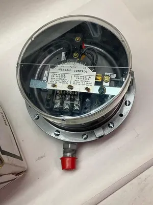 New | in-Stock DWYER PG-7000-153-P2 Pressure Switches Ohio US | Surplus Asset Holdings #1547733