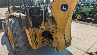 USED 2004 DEERE 110