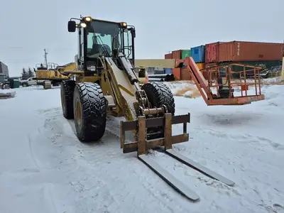 USED 2010 CATERPILLAR 930H