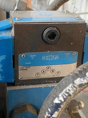 Used Vickers PVM045ER05CE01AAA28000000A0A Hydraulic Power Units California US | Heavy Wall Consulting #1310630