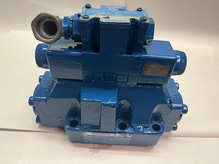 Used VICKERS DG5S-8-6C-T-M-FTWL-B5-30 Solenoid Valves Ohio US | Surplus Asset Holdings #1226044