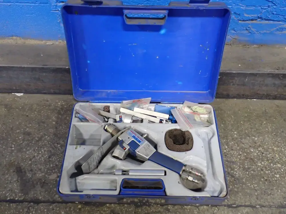 Pneumatic Riveting Tool