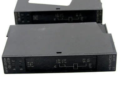 NEW SIEMENS 6ES7132-4BD02-0AA0