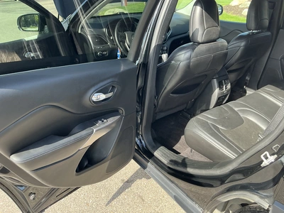 USED 2019 JEEP CHEROKEE