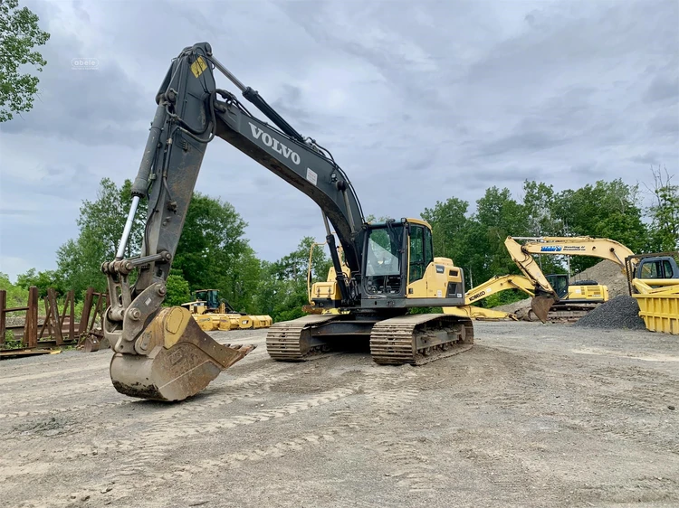 Used 2014 VOLVO EC220DL Crawler Excavators | Abele Tractor #1342873