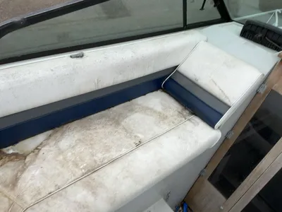 USED 1987 RINKER FIESTA VEE 250