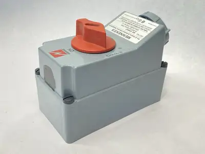 Used MENNEKES Pin & Sleeve Switched Interlock Receptacle 3-Ph 15HP 480VAC Switchgears Michigan US | Maverick Industrial Sales #1395367