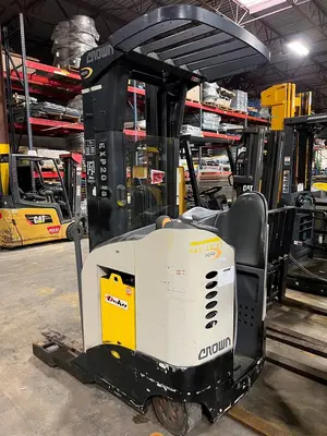 Used 2004 CROWN RR5210-40 Reach Trucks Texas US | TB Forklifts #1274986