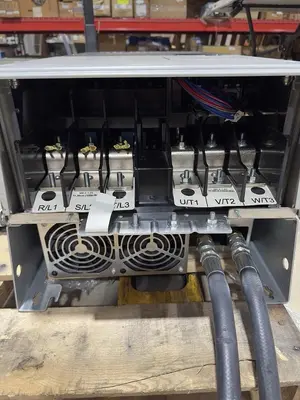 ALLEN BRADLEY 20GWANC415AN6VNHN8-RW AC DRIVE LIQUID COOLED 3 PHASE OUTPUT #S683